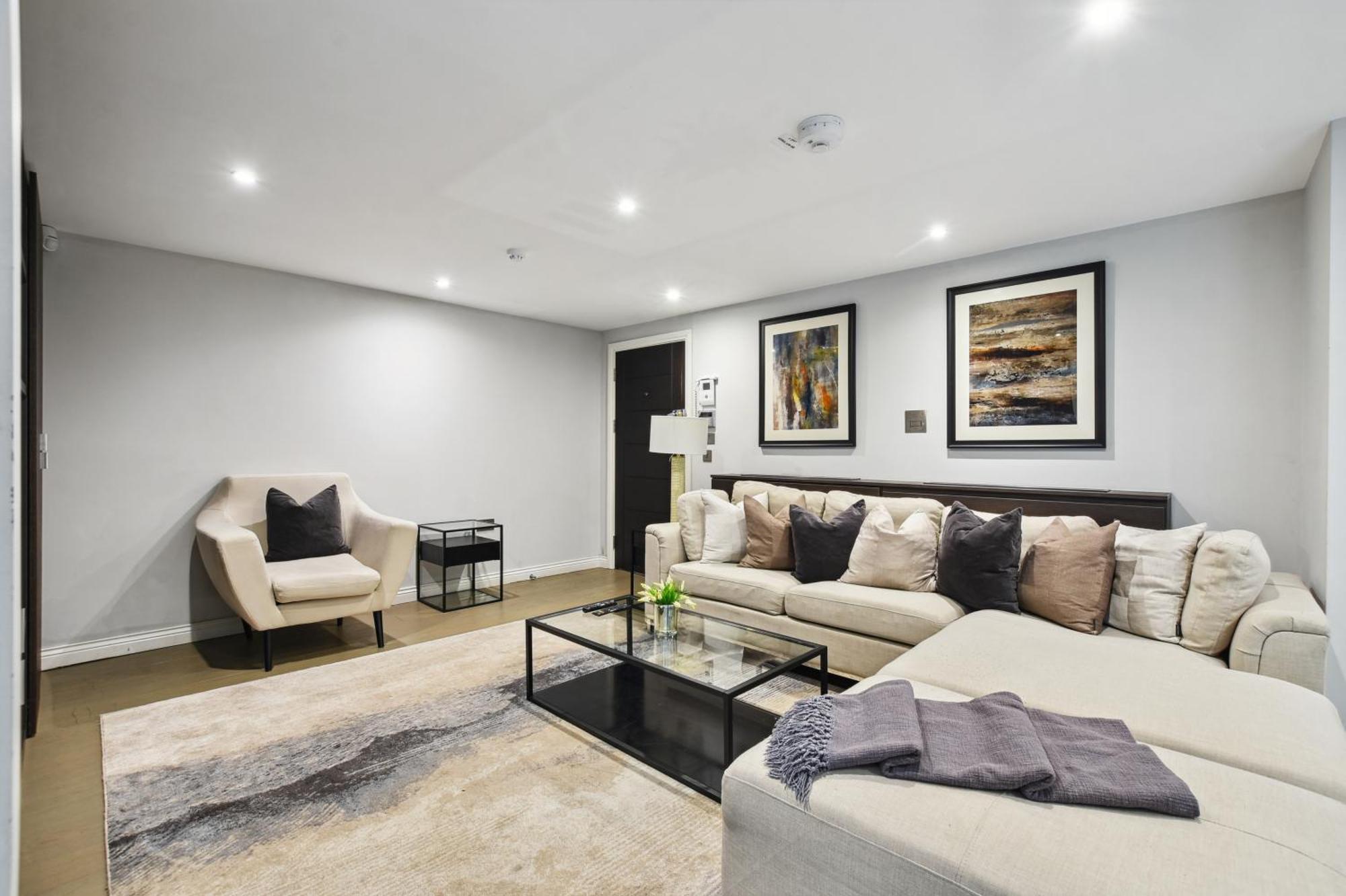 Buckingham Palace Residences By Aeria Apartments 런던 외부 사진